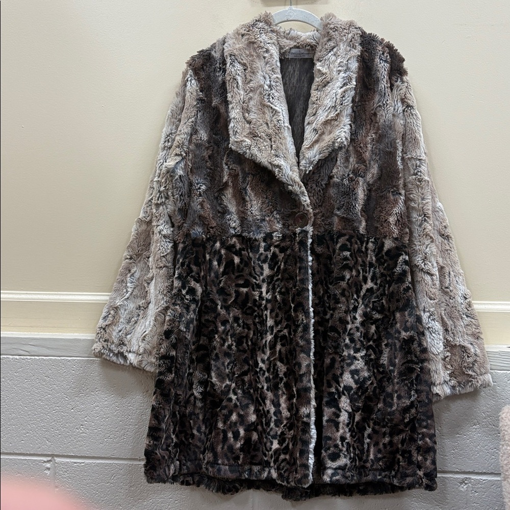 Vine Street women’s XL Faux Fur Leopard Animal print one button closure coat